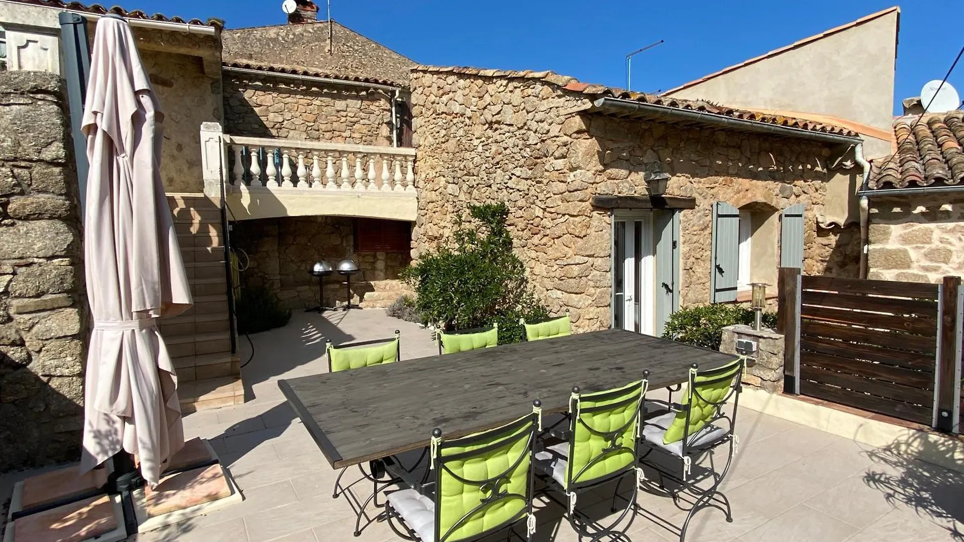 Guest Houses - Les Pierrons Le Revest-les-Eaux