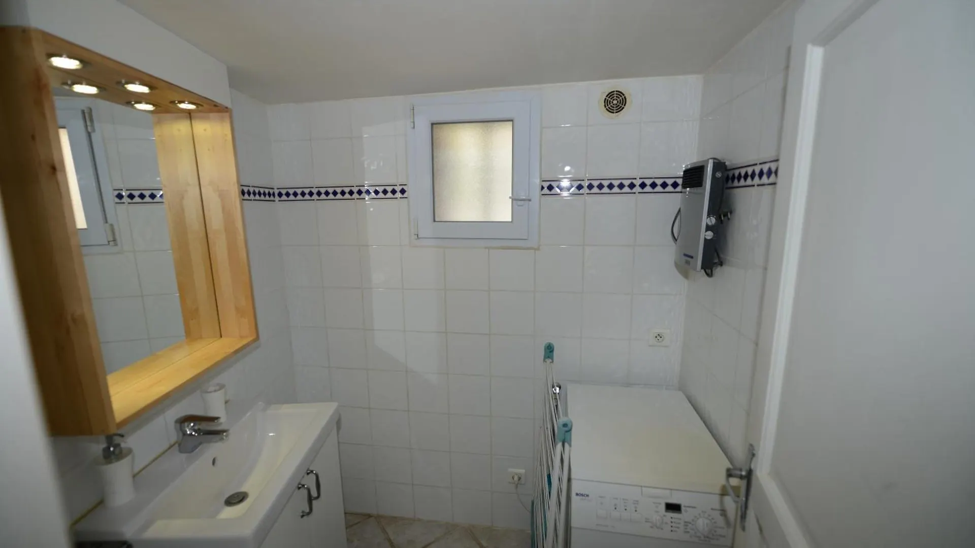 Guest Houses - Les Pierrons Le Revest-les-Eaux 0*,  France
