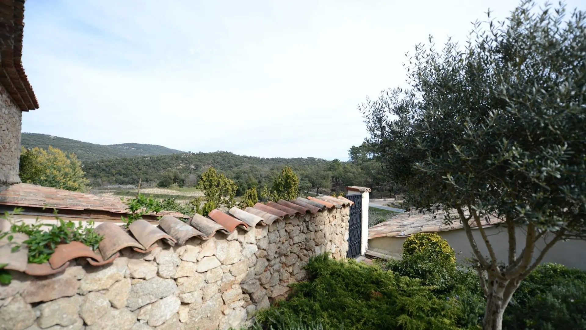 Guest Houses - Les Pierrons Le Revest-les-Eaux 0*,