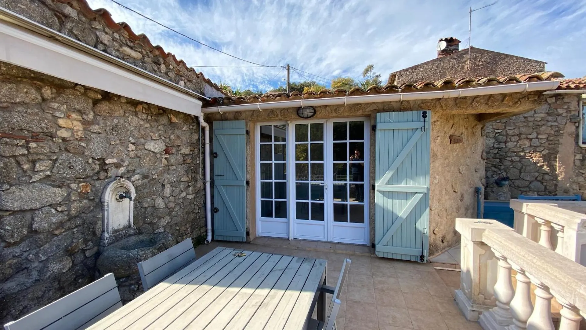 Guest Houses - Les Pierrons Le Revest-les-Eaux 0*,  France